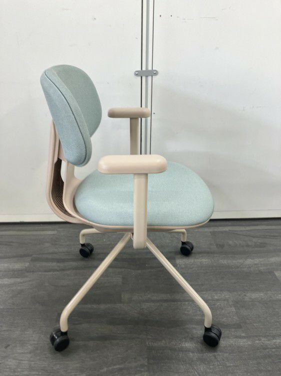 ウチダ（内田洋行）アプテアシリーズ 固定肘付アプテアチェア 商品画像5