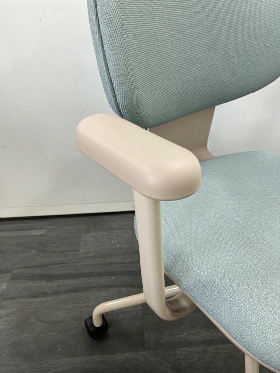 ウチダ（内田洋行）アプテアシリーズ 固定肘付アプテアチェア 商品画像7