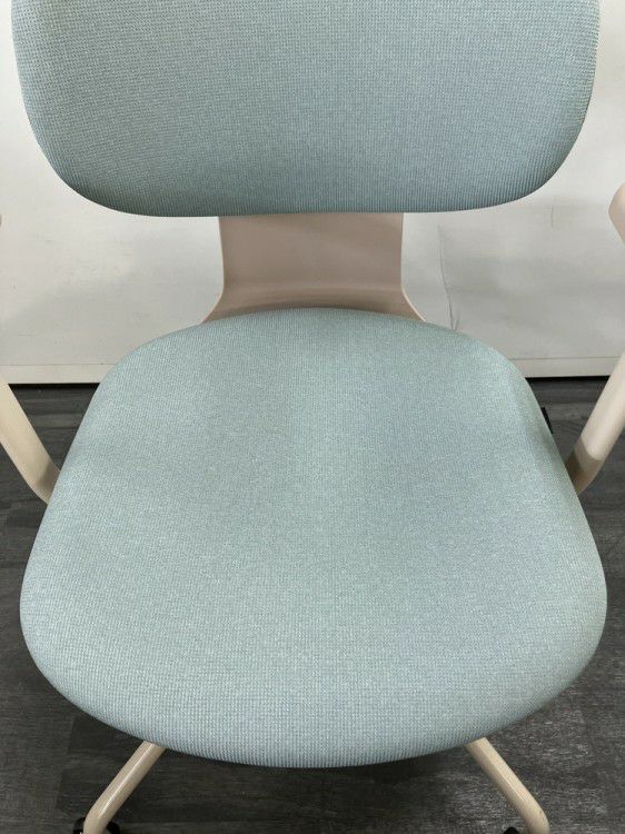 ウチダ（内田洋行）アプテアシリーズ 固定肘付アプテアチェア 商品画像11