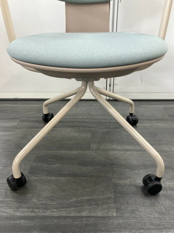 ウチダ（内田洋行）アプテアシリーズ 固定肘付アプテアチェア 商品画像12