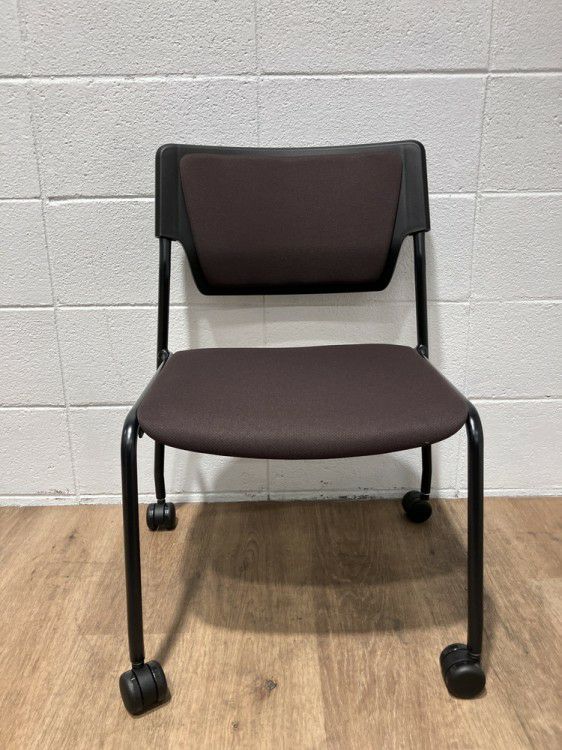 イトーキエレックSCシリーズ スタッキングチェア 商品画像2