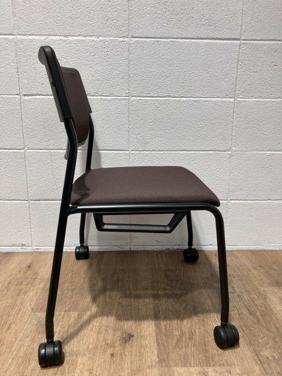 イトーキエレックSCシリーズ スタッキングチェア 商品画像3