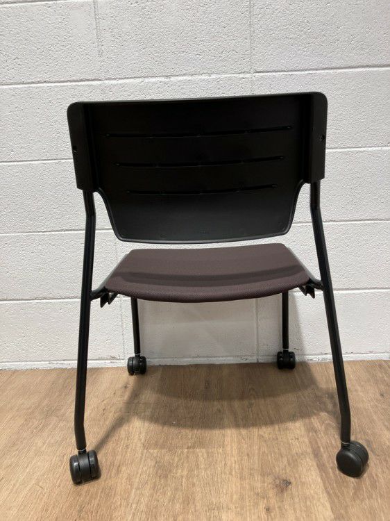 イトーキエレックSCシリーズ スタッキングチェア 商品画像4