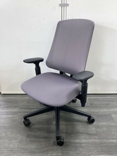 ウチダ（内田洋行）リーフレクシリーズ 可動肘付リーフレクチェア 商品画像1