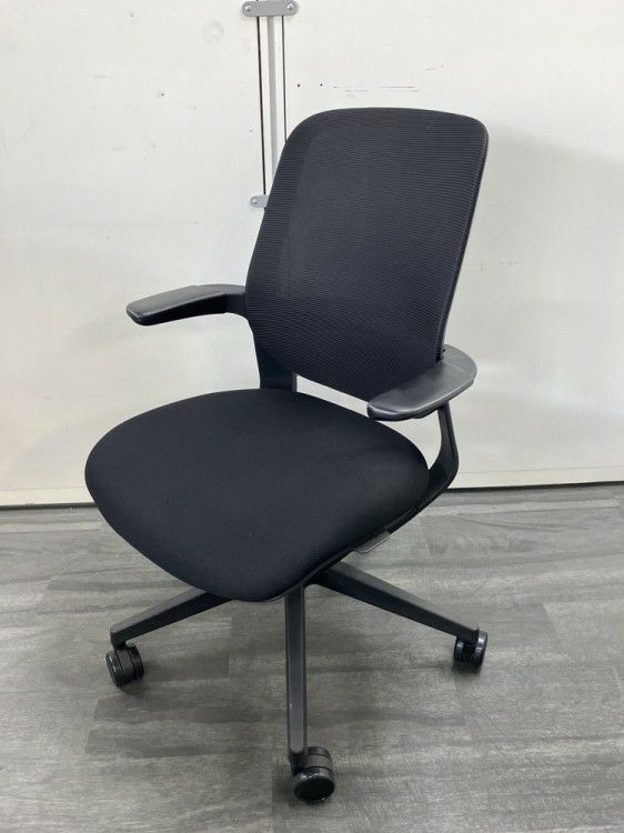 FURSYS(ファシス)T250シリーズ 固定肘付OAチェア 商品画像1