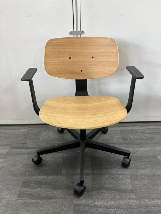 ウチダ（内田洋行）MUシリーズ 固定肘付MUチェア 商品画像2