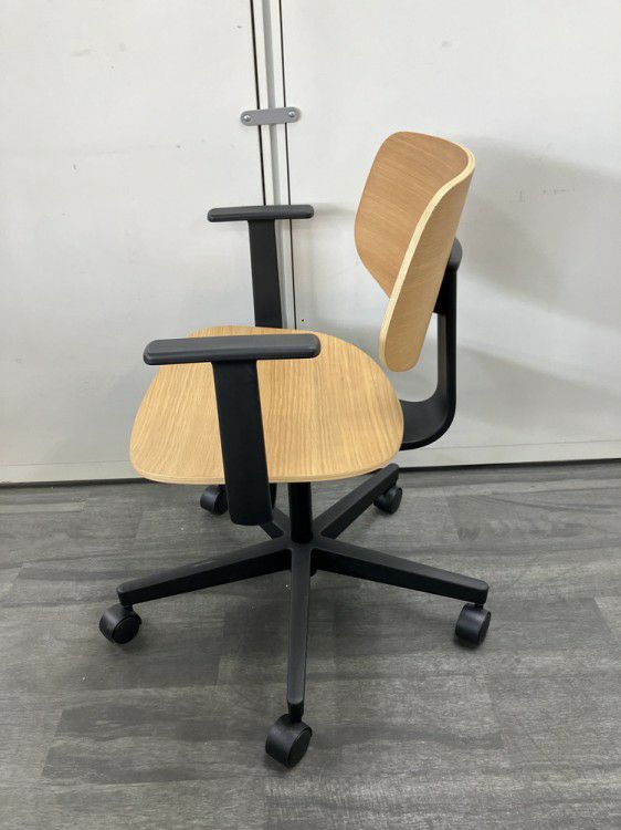 ウチダ（内田洋行）MUシリーズ 固定肘付MUチェア 商品画像3