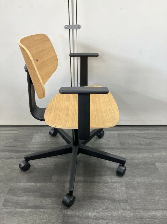 ウチダ（内田洋行）MUシリーズ 固定肘付MUチェア 商品画像5