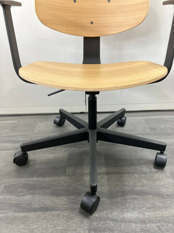 ウチダ（内田洋行）MUシリーズ 固定肘付MUチェア 商品画像15