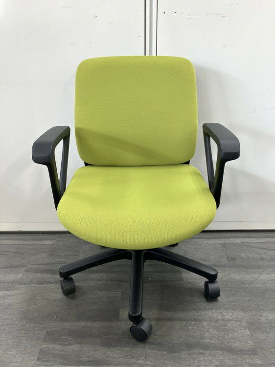 イトーキtorteR(トルテR)チェア 固定肘付トルテRチェア 商品画像2