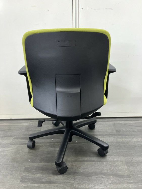 イトーキtorteR(トルテR)チェア 固定肘付トルテRチェア 商品画像4