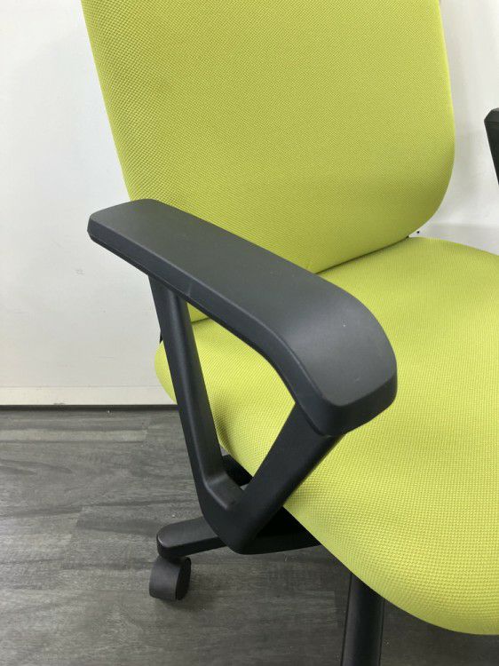 イトーキtorteR(トルテR)チェア 固定肘付トルテRチェア 商品画像10