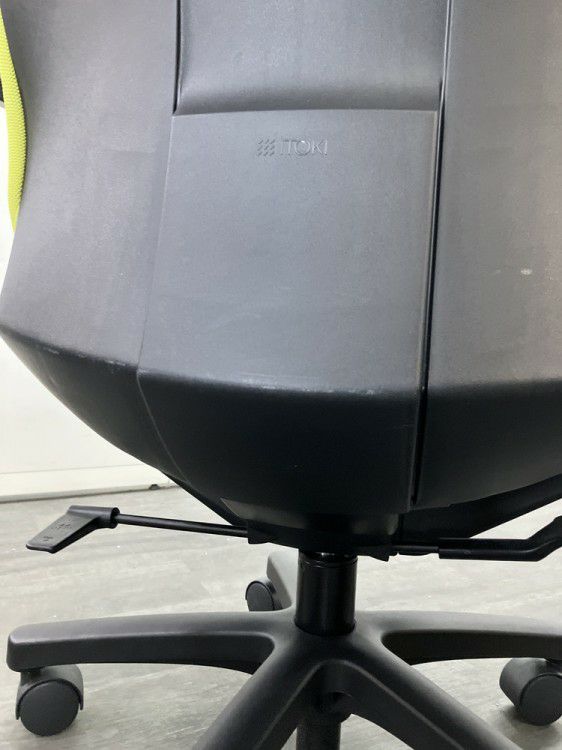 イトーキtorteR(トルテR)チェア 固定肘付トルテRチェア 商品画像15