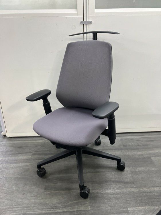 ウチダ（内田洋行）ニンバスチェア 可動肘付ニンバスチェア 商品画像1