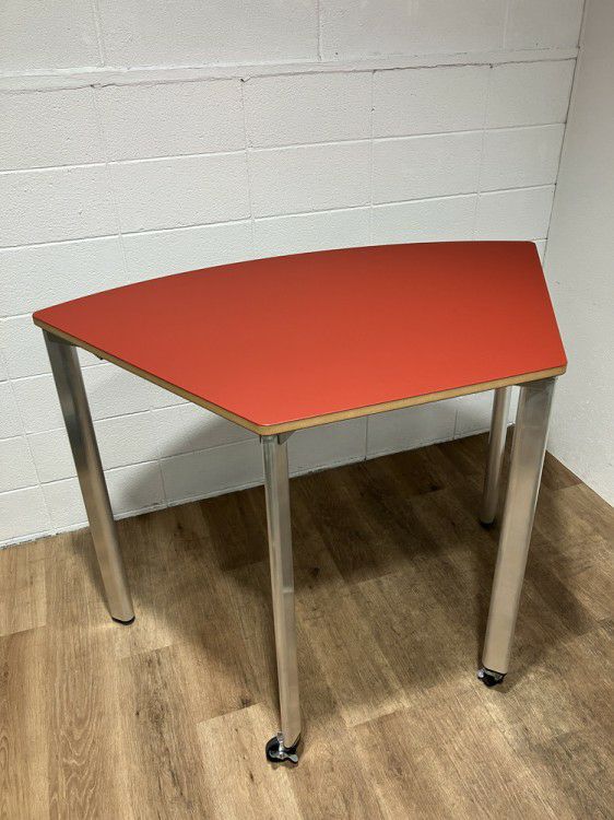 ウチダ（内田洋行）ハイテーブル 商品画像1