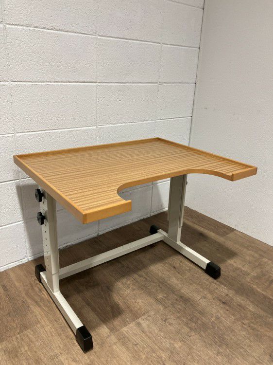 ウチダ（内田洋行）カットアウトテーブル 商品画像1
