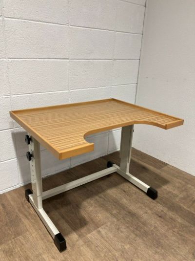 ウチダ（内田洋行）カットアウトテーブル 商品画像1