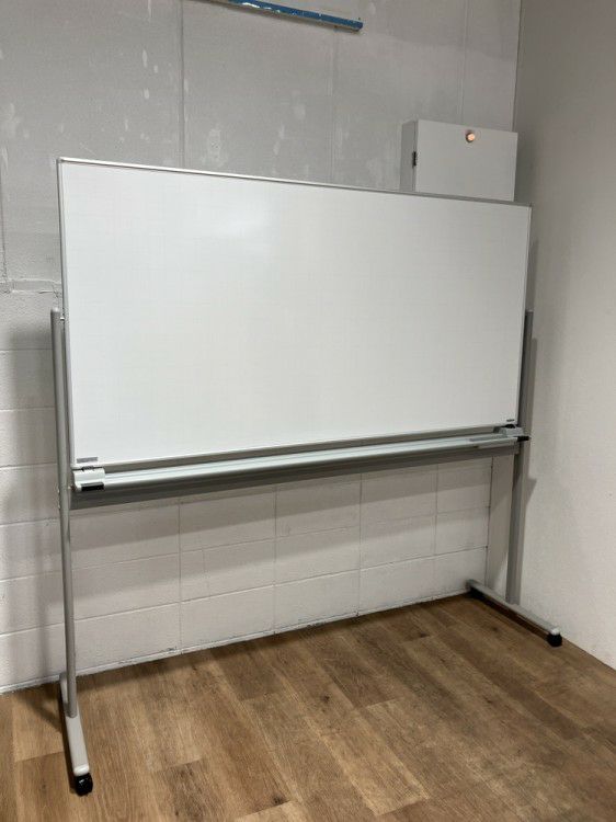 ライオン脚付ホワイトボード 商品画像1