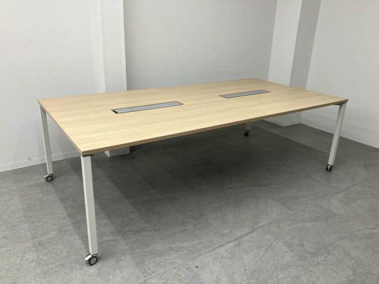 オカムラAption Free(アプションフリー)シリーズ 2400ミーティングテーブル 商品画像1
