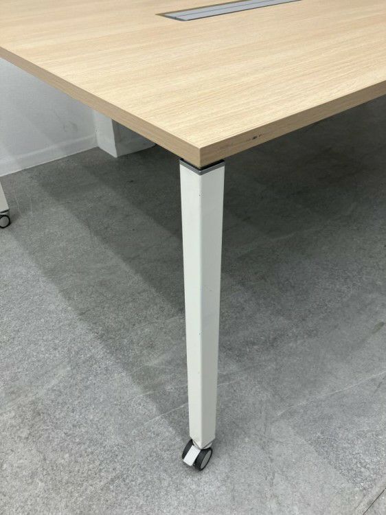 オカムラAption Free(アプションフリー)シリーズ 2400ミーティングテーブル 商品画像4