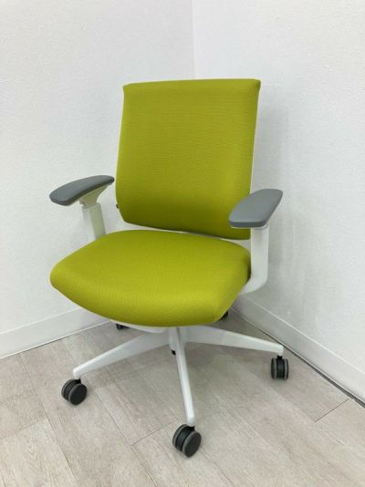コクヨ 可動肘付ウィザード4チェア