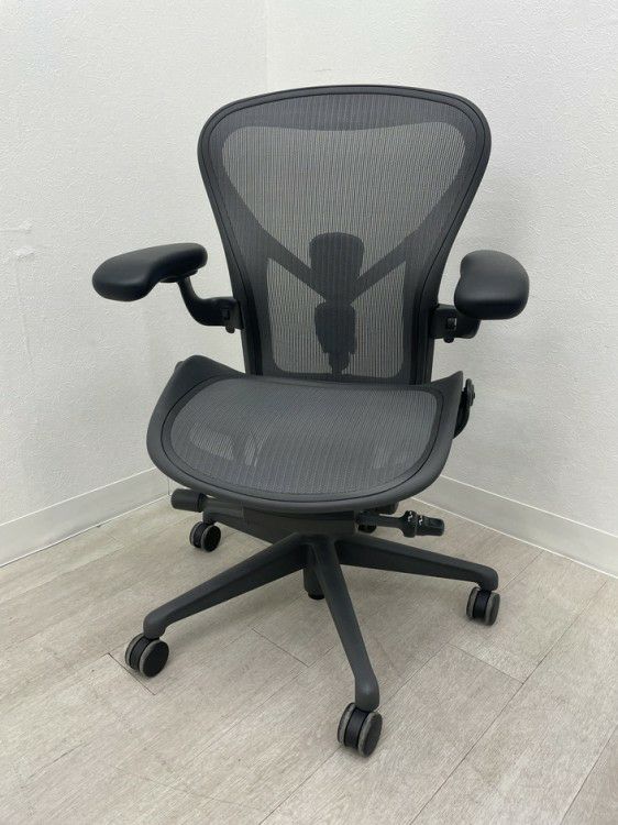 HermanMiller（ハーマンミラー）アーロンチェア 可動肘付アーロンチェア 商品画像1