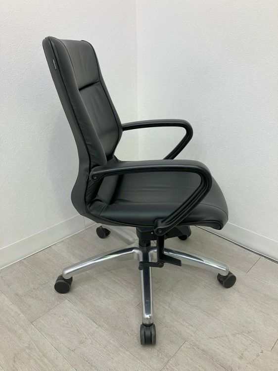 オカムラCEシリーズ 役員チェア 商品画像3