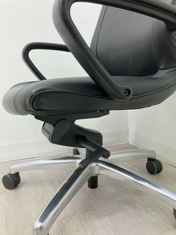 オカムラCEシリーズ 役員チェア 商品画像12