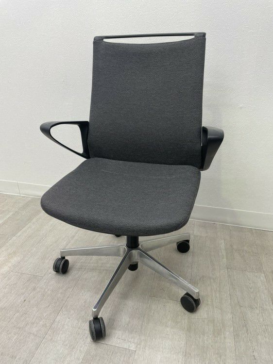 オカムラmode(モード)シリーズ 固定肘付モードチェア 商品画像1