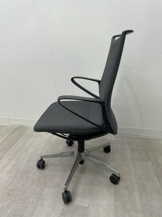 オカムラmode(モード)シリーズ 固定肘付モードチェア 商品画像2