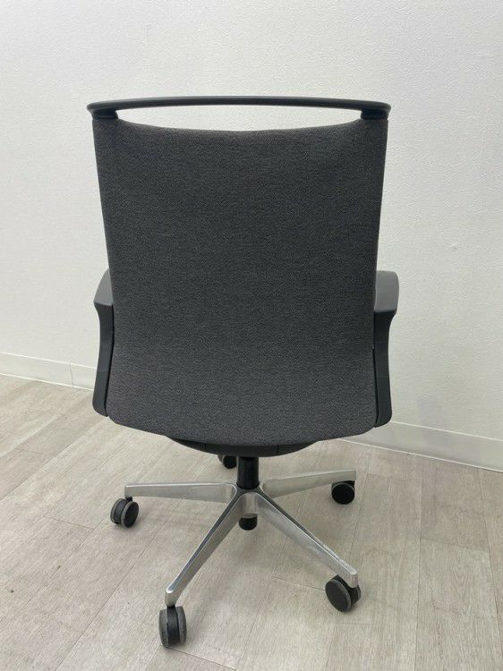 オカムラmode(モード)シリーズ 固定肘付モードチェア 商品画像3