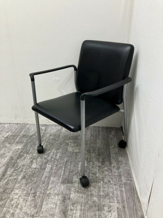 井上金庫BASシリーズ 肘付スタッキングチェア 商品画像1