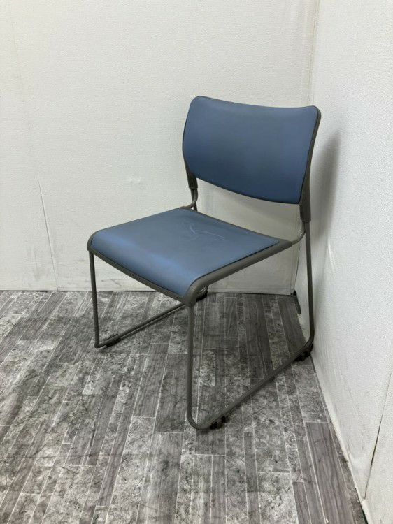 オカムラ8104シリーズ スタッキングチェア 商品画像1