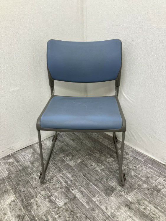 オカムラ8104シリーズ スタッキングチェア 商品画像2