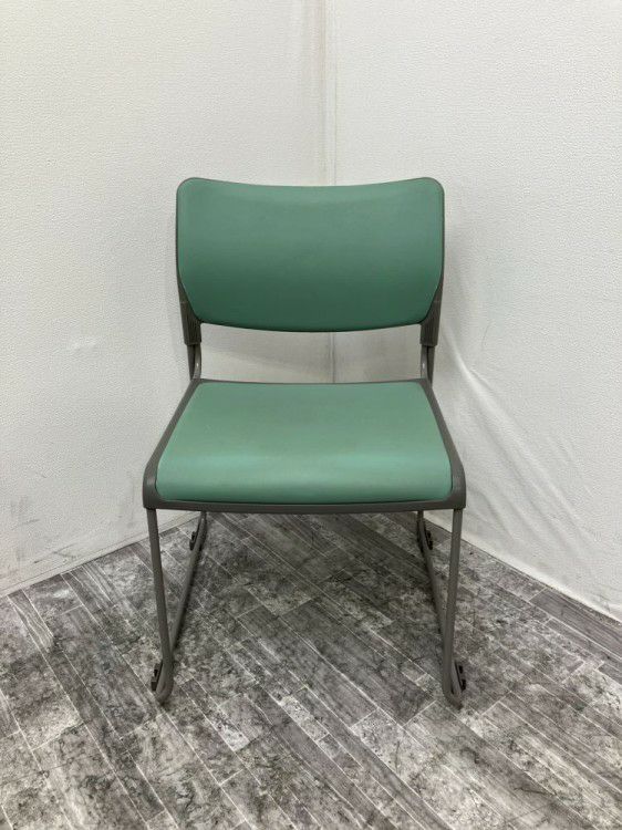 オカムラ8104シリーズ スタッキングチェア 商品画像2