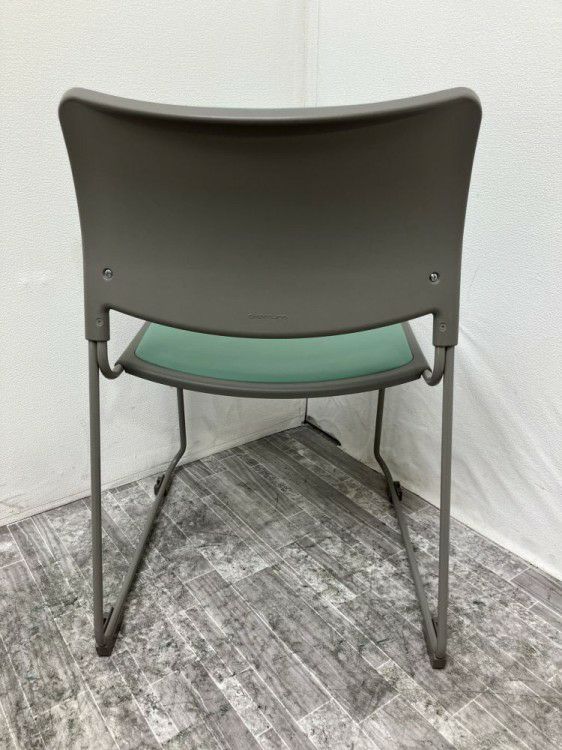 オカムラ8104シリーズ スタッキングチェア 商品画像5