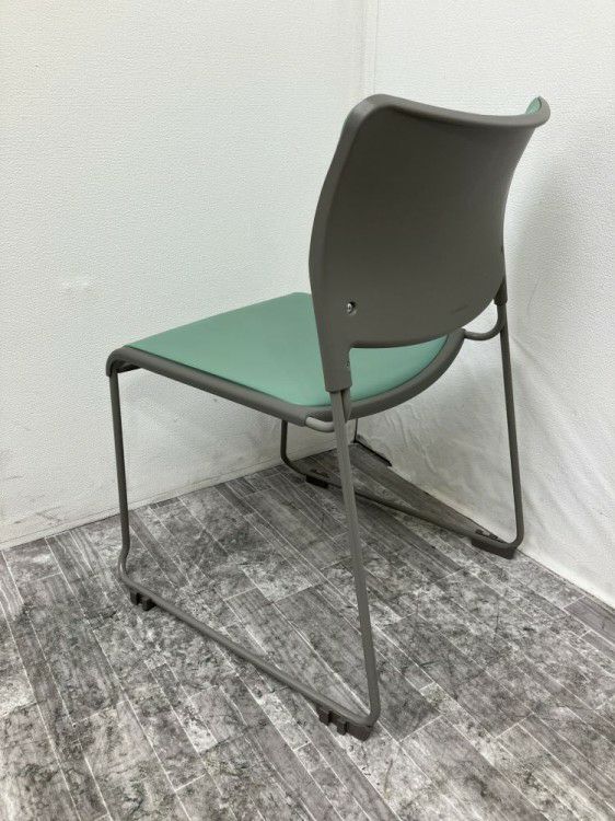 オカムラ8104シリーズ スタッキングチェア 商品画像6