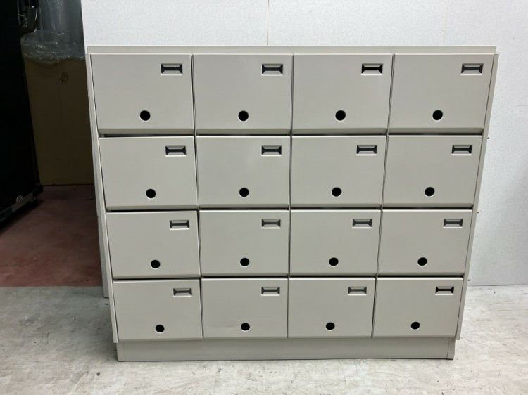 コクヨSXシリーズ 16人用シューズロッカー 商品画像1