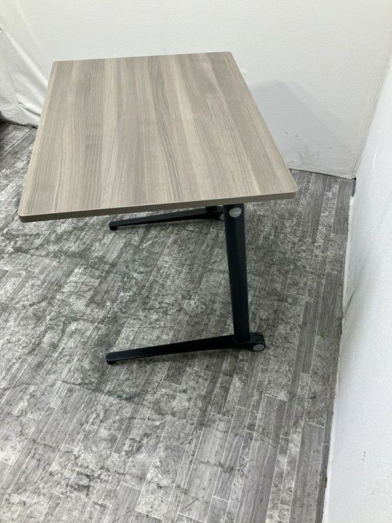 オカムラLives Personal Chair＆Table(ライブス パーソナルチェアアンドテーブル)シリーズ 1人用テーブル 商品画像2