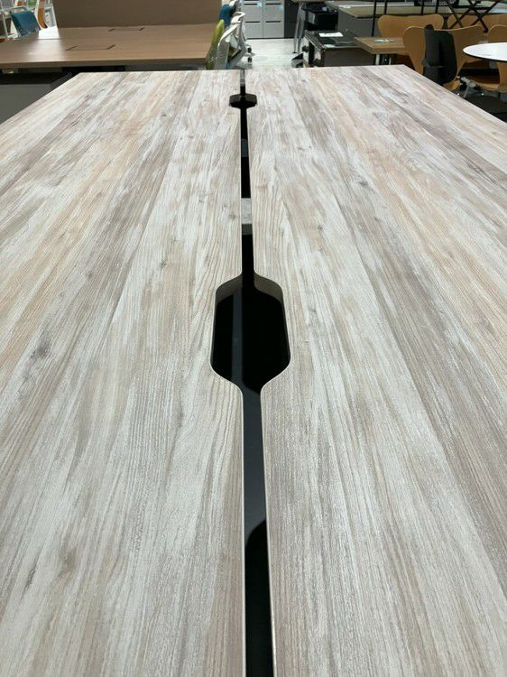 オカムラLives Work Table(ライブスワークテーブル) 2800フリーアドレスデスク 商品画像5