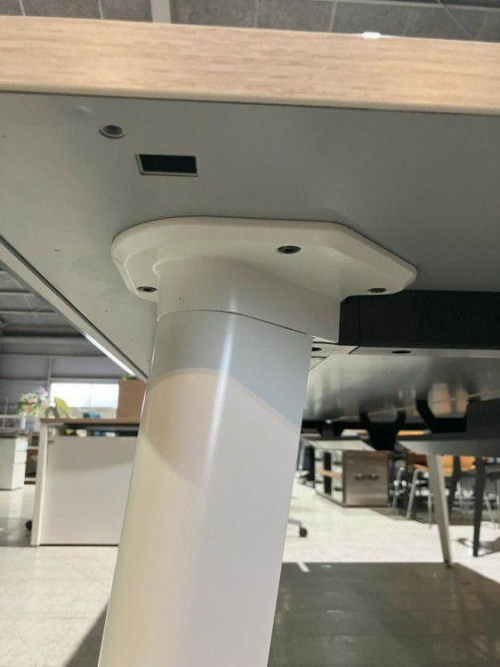 オカムラLives Work Table(ライブスワークテーブル) 2800フリーアドレスデスク 商品画像11