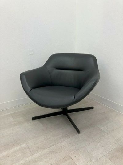 Cassinaオークランドスウィベルチェア ラウンジチェア 商品画像1