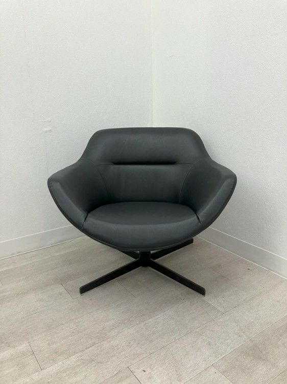 Cassinaオークランドスウィベルチェア ラウンジチェア 商品画像2