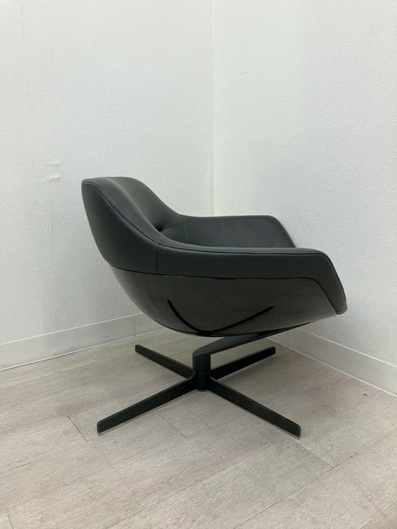 Cassinaオークランドスウィベルチェア ラウンジチェア 商品画像3