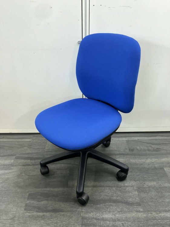 ウチダ（内田洋行）エニーザ（Anyza）チェア エニーザチェア 商品画像1