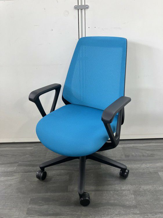 イトーキnona(ノナ)シリーズ 固定肘付ノナチェア 商品画像1