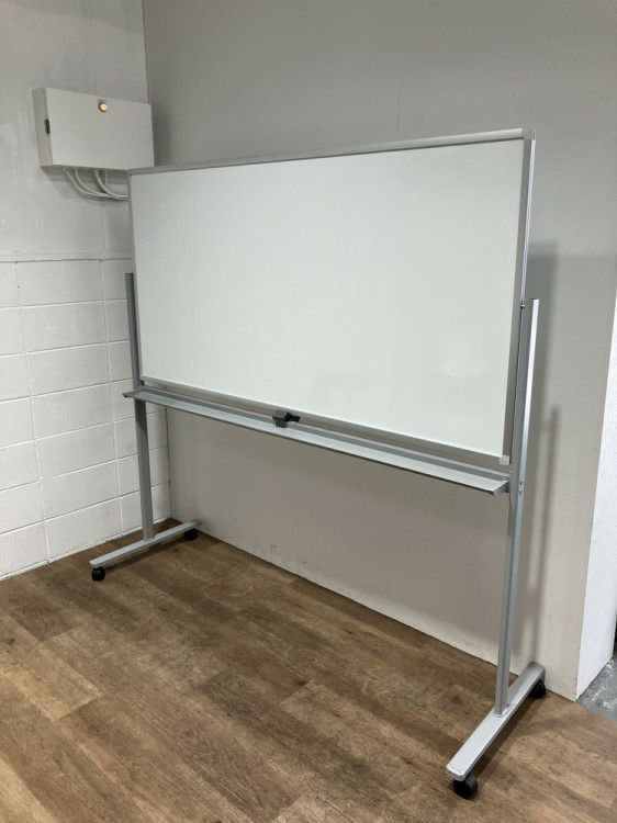 コクヨ1800脚付ホワイトボード 商品画像1