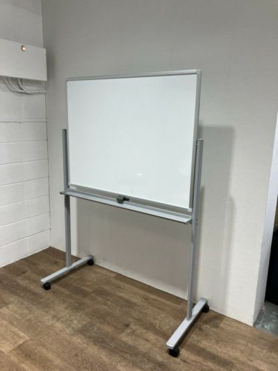 コクヨ1200脚付ホワイトボード 商品画像1