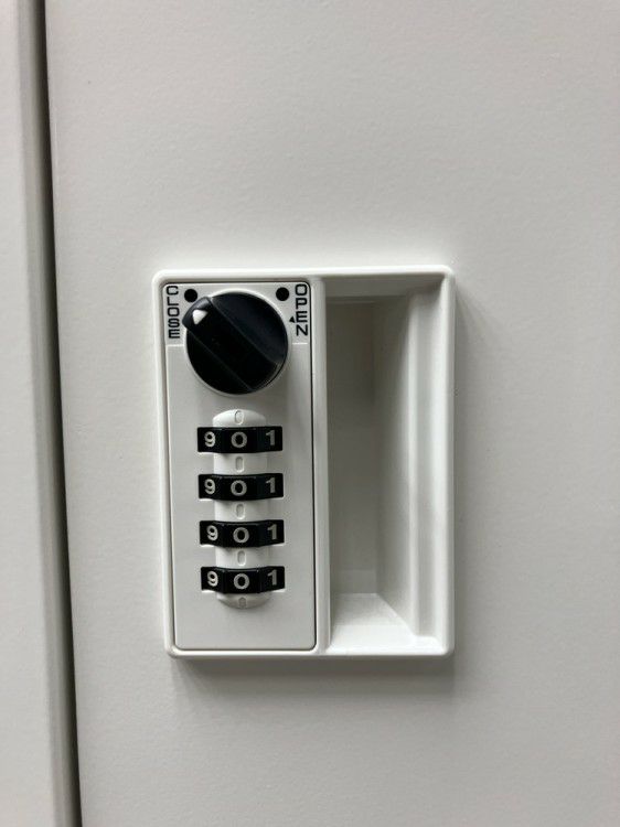 イトーキシュラインシリーズ 8人用パーソナルロッカー 商品画像2