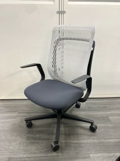 ウチダ（内田洋行）AJ2シリーズ 固定肘付AJ2チェア 商品画像1